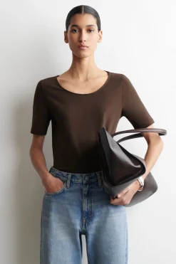 SCHMALES BAUMWOLL-T-SHIRT MIT TIEFEM AUSSCHNITT