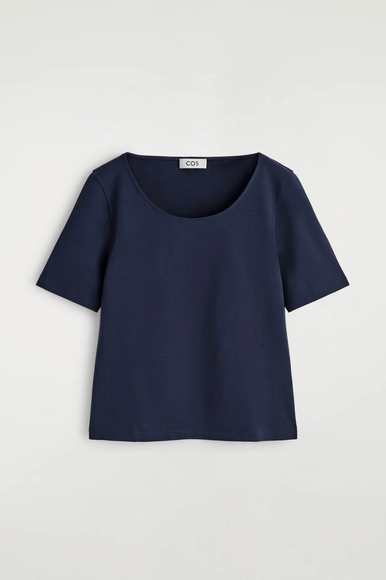 SCHMALES BAUMWOLL-T-SHIRT MIT TIEFEM AUSSCHNITT