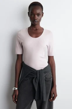SCHMALES BAUMWOLL-T-SHIRT MIT TIEFEM AUSSCHNITT