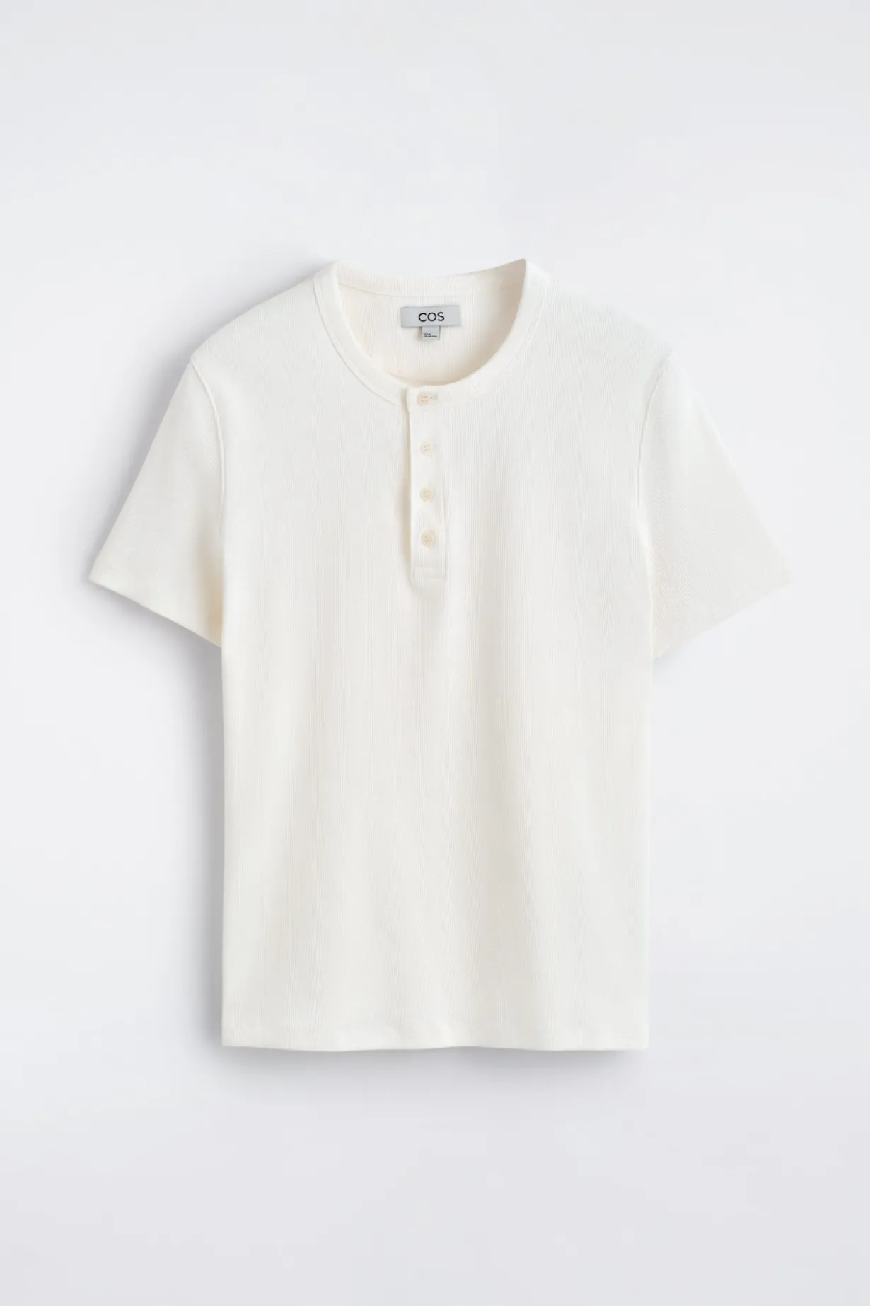SCHMALES, GERIPPTES HENLEY-T-SHIRT