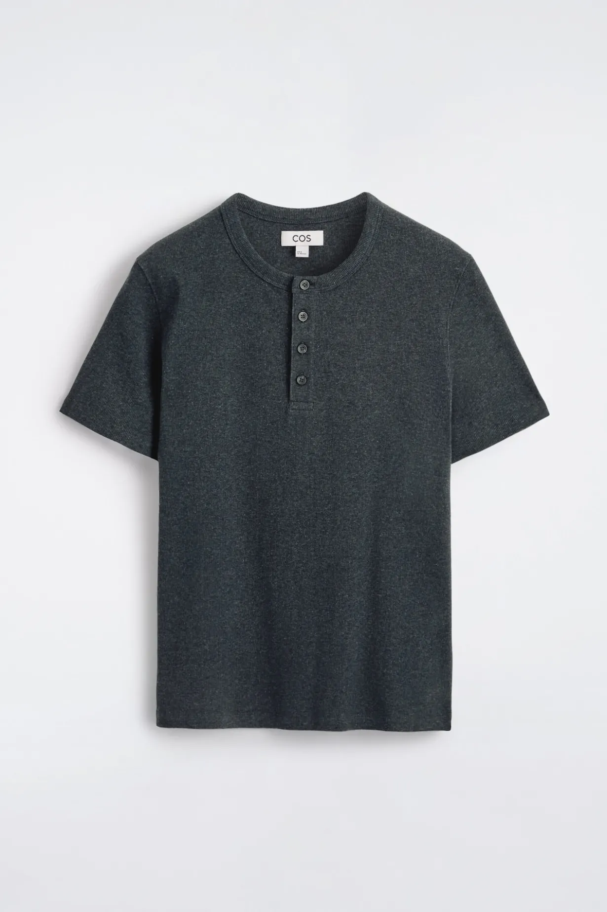 SCHMALES, GERIPPTES HENLEY-T-SHIRT