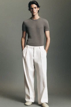 SCHMALES, GERIPPTES HENLEY-T-SHIRT