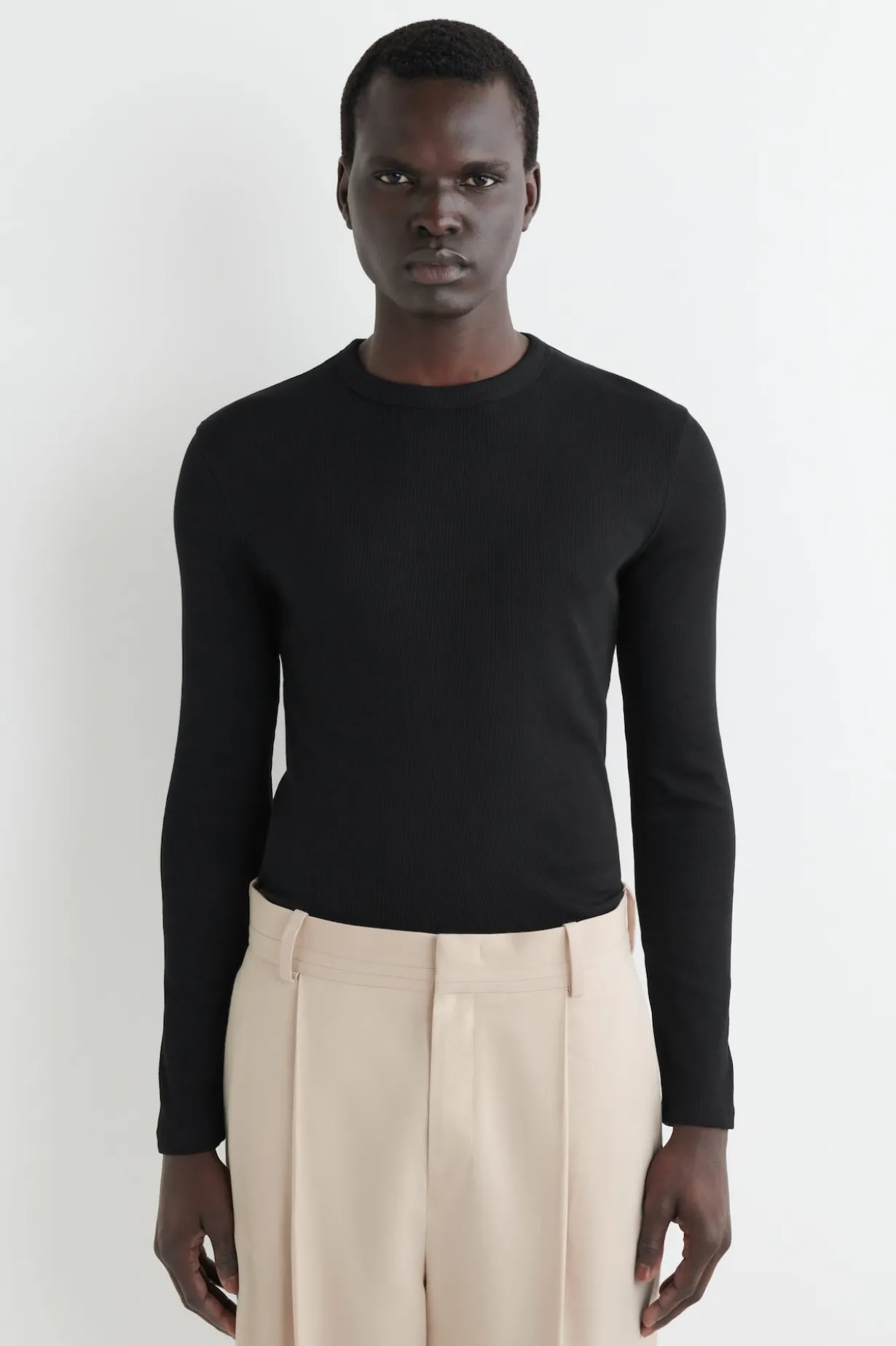 SCHMALES, GERIPPTES LANGARMSHIRT AUS BAUMWOLLE
