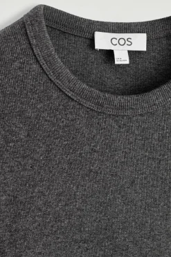 SCHMALES, GERIPPTES LANGARMSHIRT AUS BAUMWOLLE