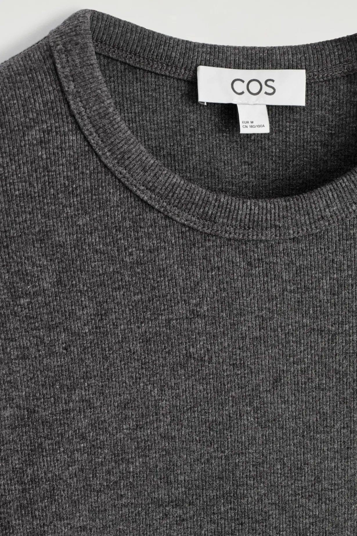 SCHMALES, GERIPPTES LANGARMSHIRT AUS BAUMWOLLE