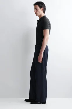 SCHMALES, GERIPPTES POLOSHIRT AUS BAUMWOLLE