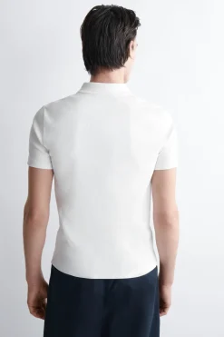 SCHMALES, GERIPPTES POLOSHIRT AUS BAUMWOLLE