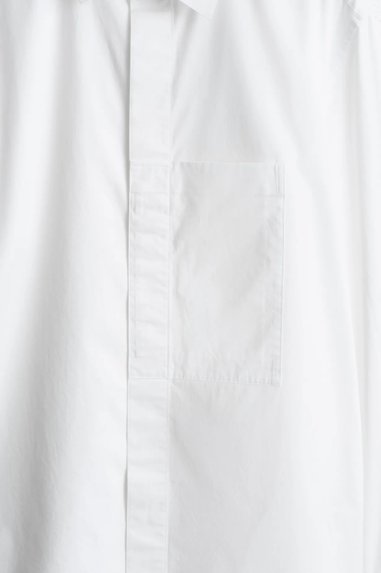 SCHMALES HEMD AUS PIMA-BAUMWOLLE MIT TASCHENDETAIL