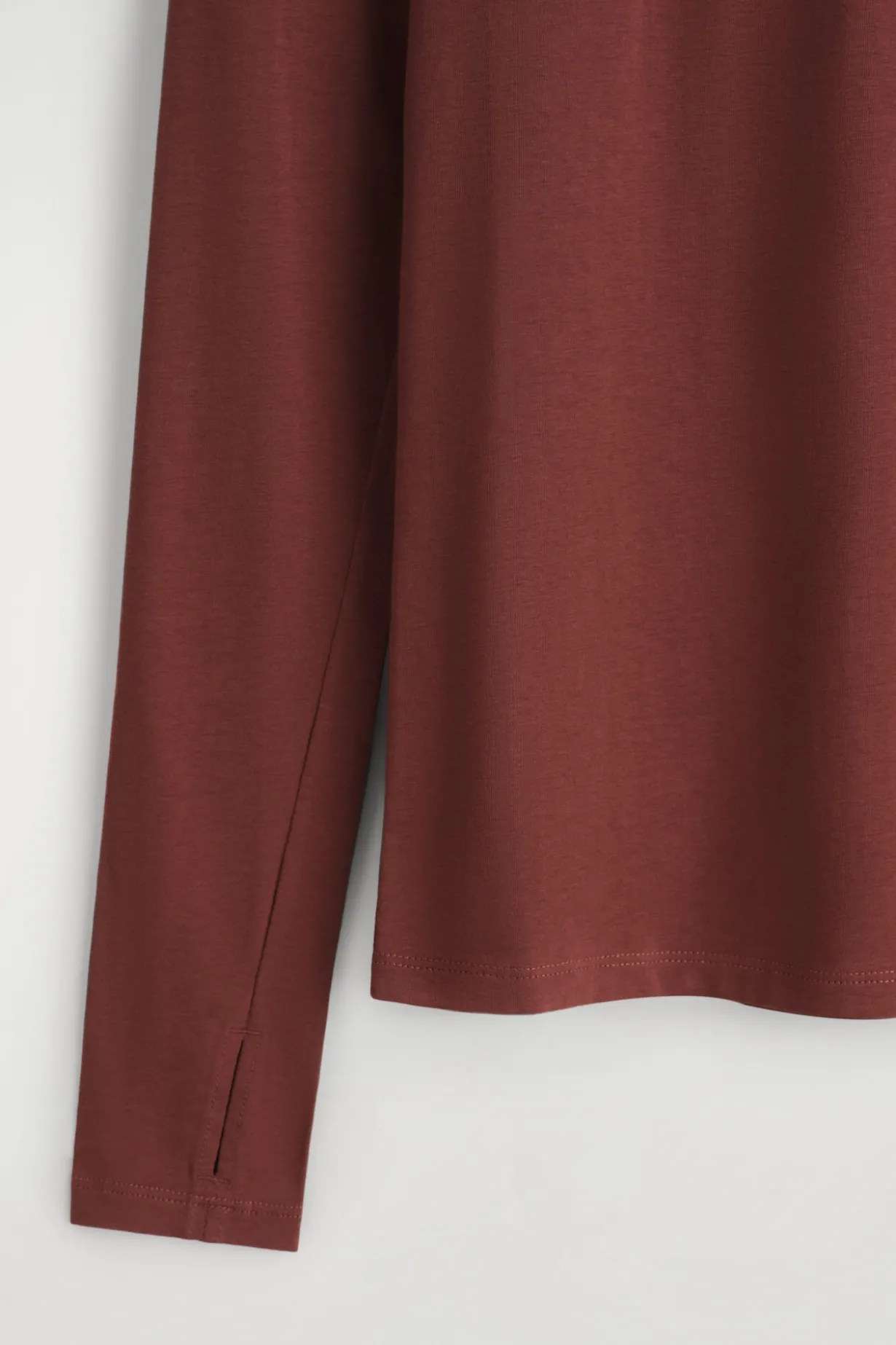SCHMALES LEICHTES LANGARMSHIRT