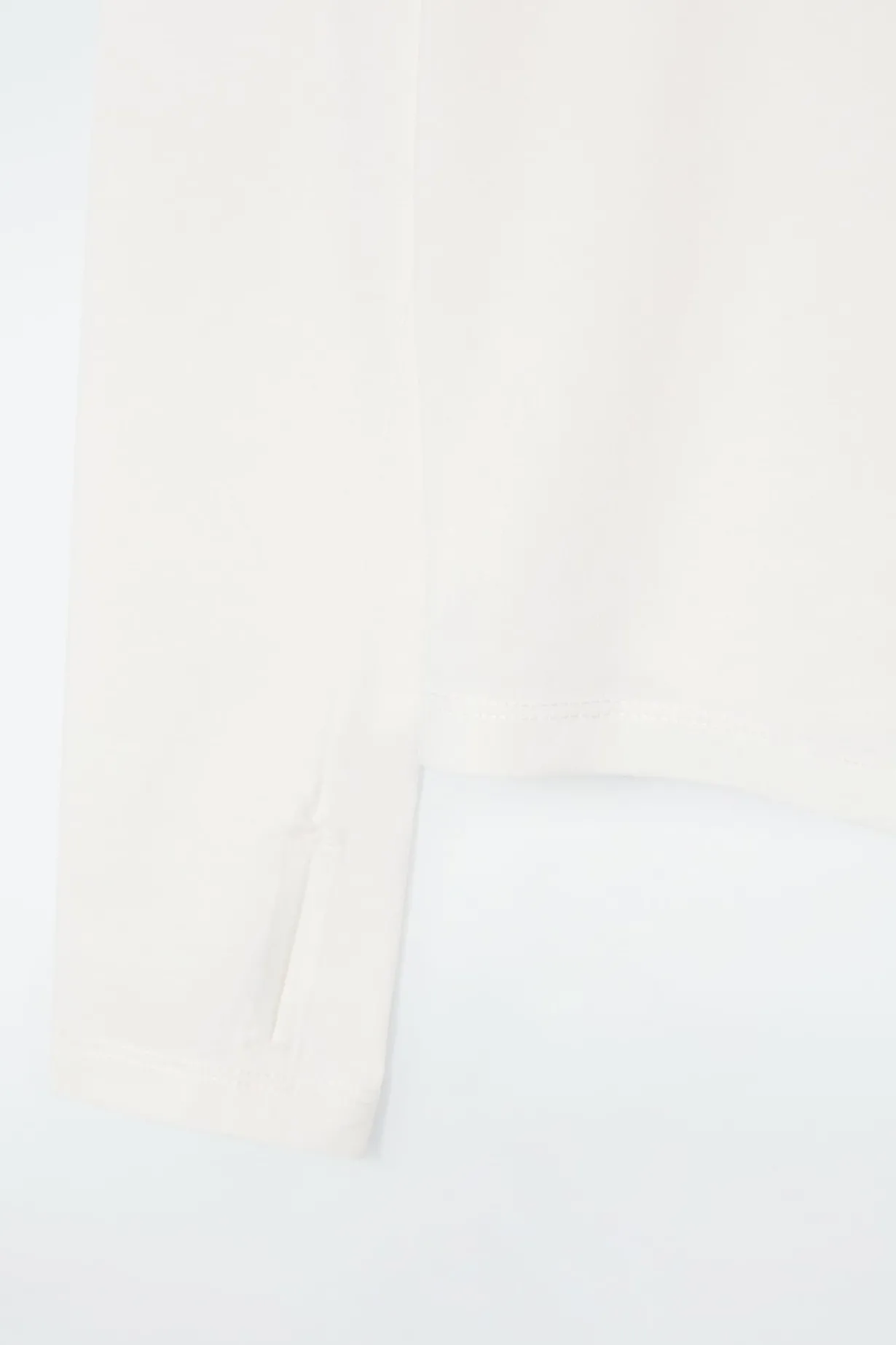 SCHMALES LEICHTES LANGARMSHIRT