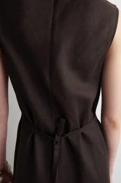 SCHRÄG GESCHNITTENES MIDIKLEID AUS LEINEN-MIX