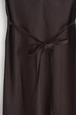 SCHRÄG GESCHNITTENES MIDIKLEID AUS LEINEN-MIX