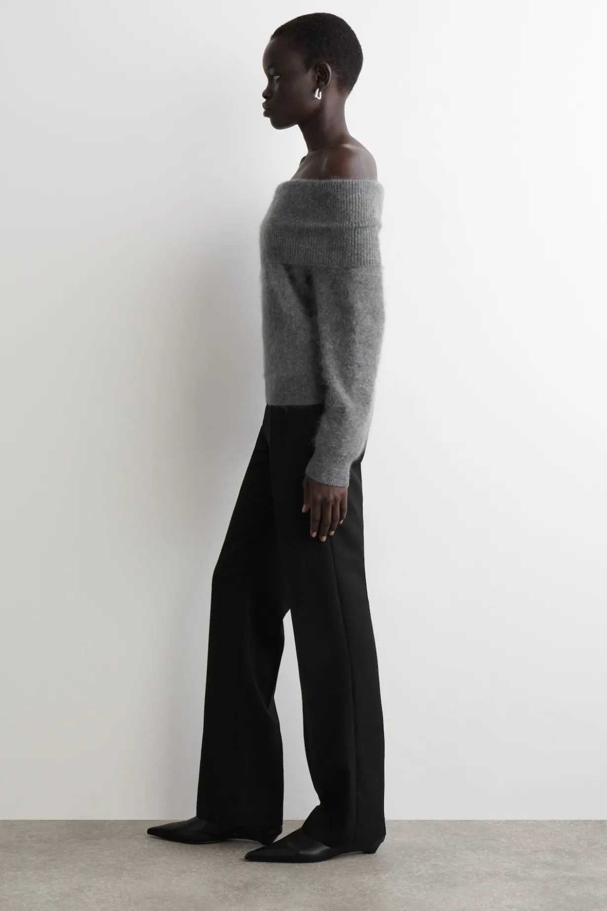 SCHULTERFREIER PULLOVER AUS MERINOWOLLE