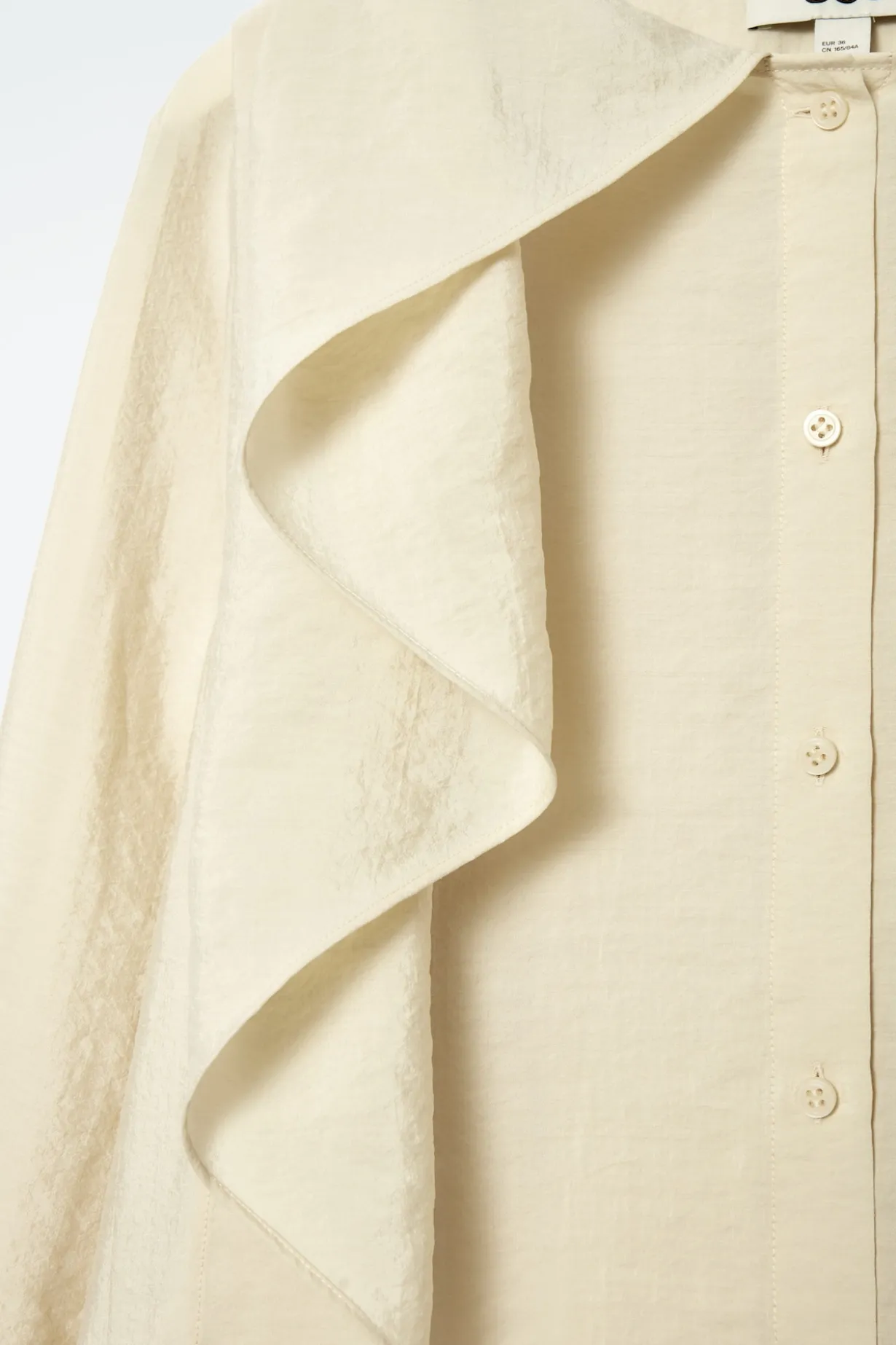 SEIDENBLUSE MIT SCHALDETAIL