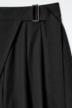 SHORTS AUS BAUMWOLLE MIT GÜRTEL UND WICKELFRONT