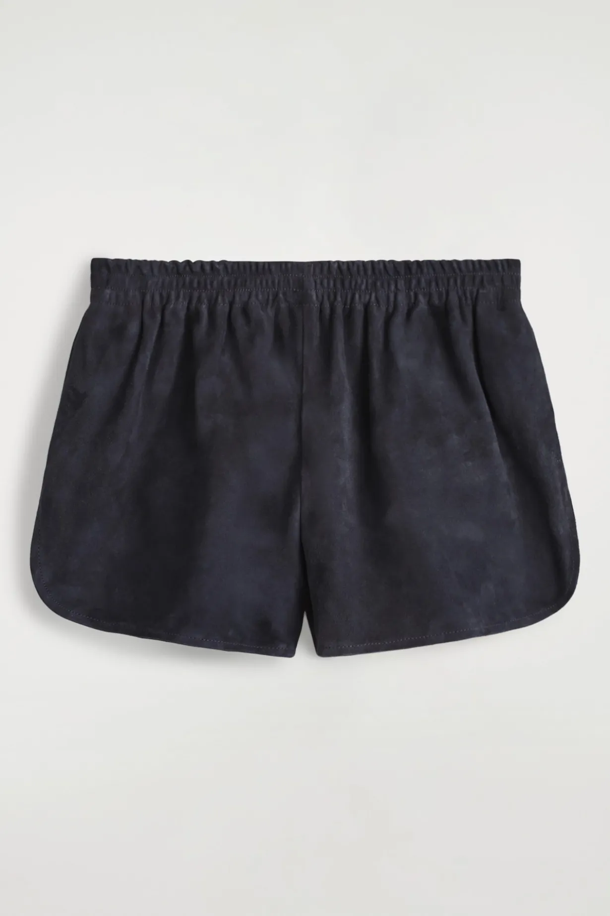 SHORTS AUS VELOURSLEDER MIT ELASTISCHEM BUND
