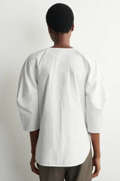 SKULPTURALE BLUSE AUS POPELINE AUS PIMA-BAUMWOLLE