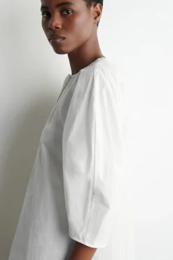 SKULPTURALE BLUSE AUS POPELINE AUS PIMA-BAUMWOLLE