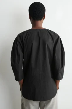 SKULPTURALE BLUSE AUS POPELINE AUS PIMA-BAUMWOLLE