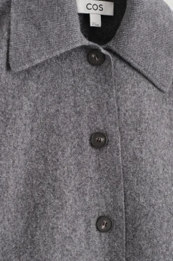 SKULPTURALE KURZJACKE AUS MERINOWOLLE