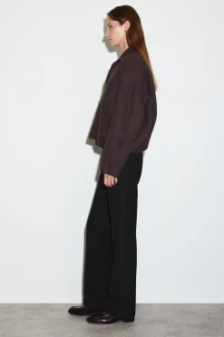 SKULPTURALE KURZJACKE AUS MERINOWOLLE