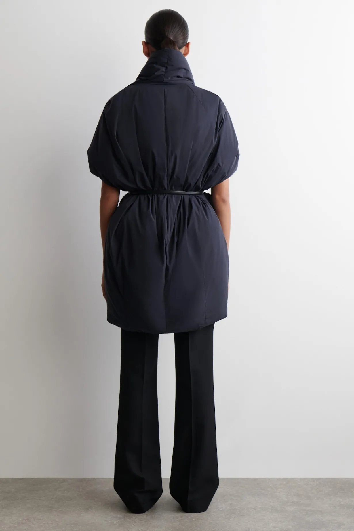 SKULPTURALE OVERSIZED-DAUNENJACKE