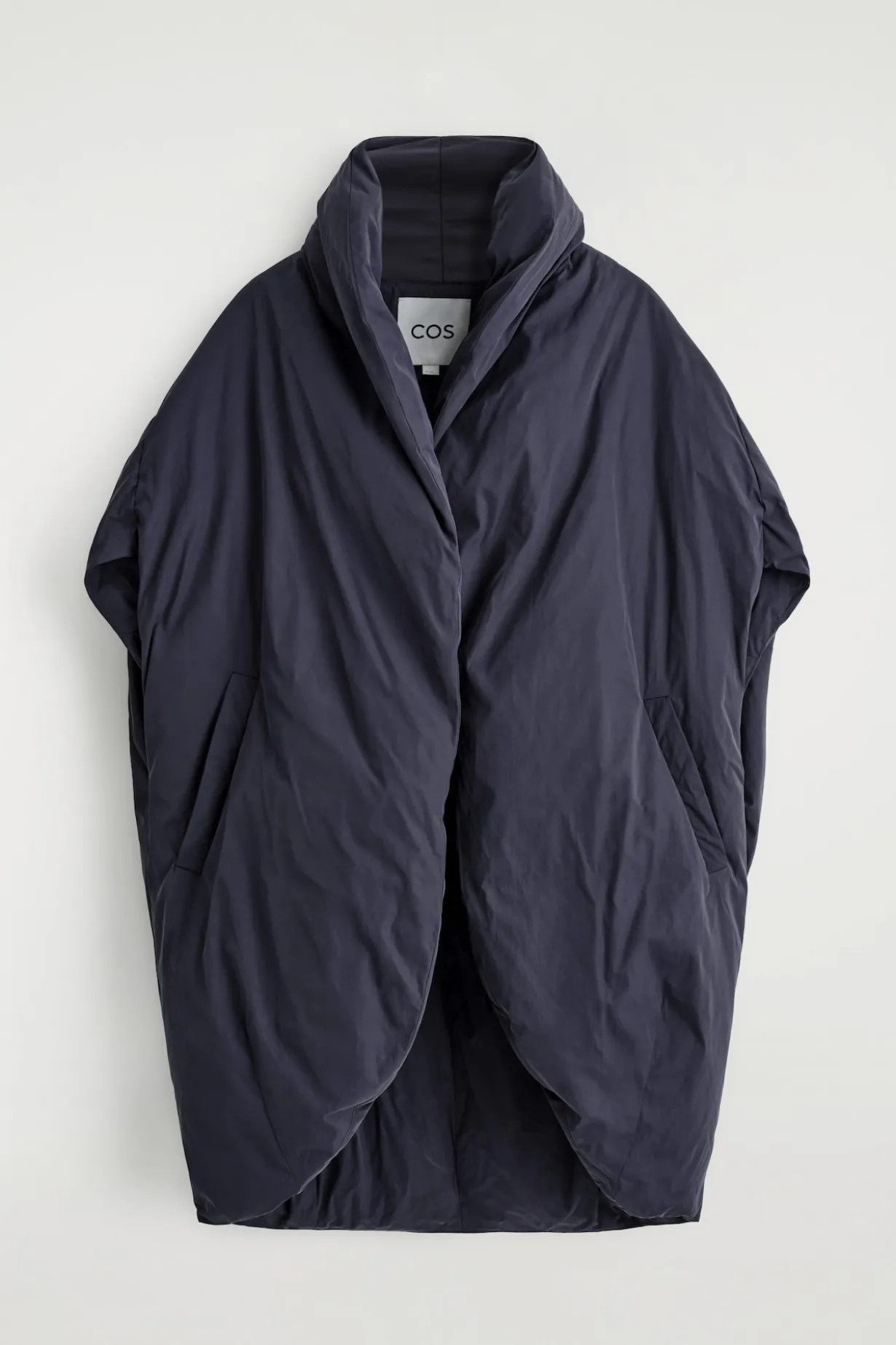 SKULPTURALE OVERSIZED-DAUNENJACKE