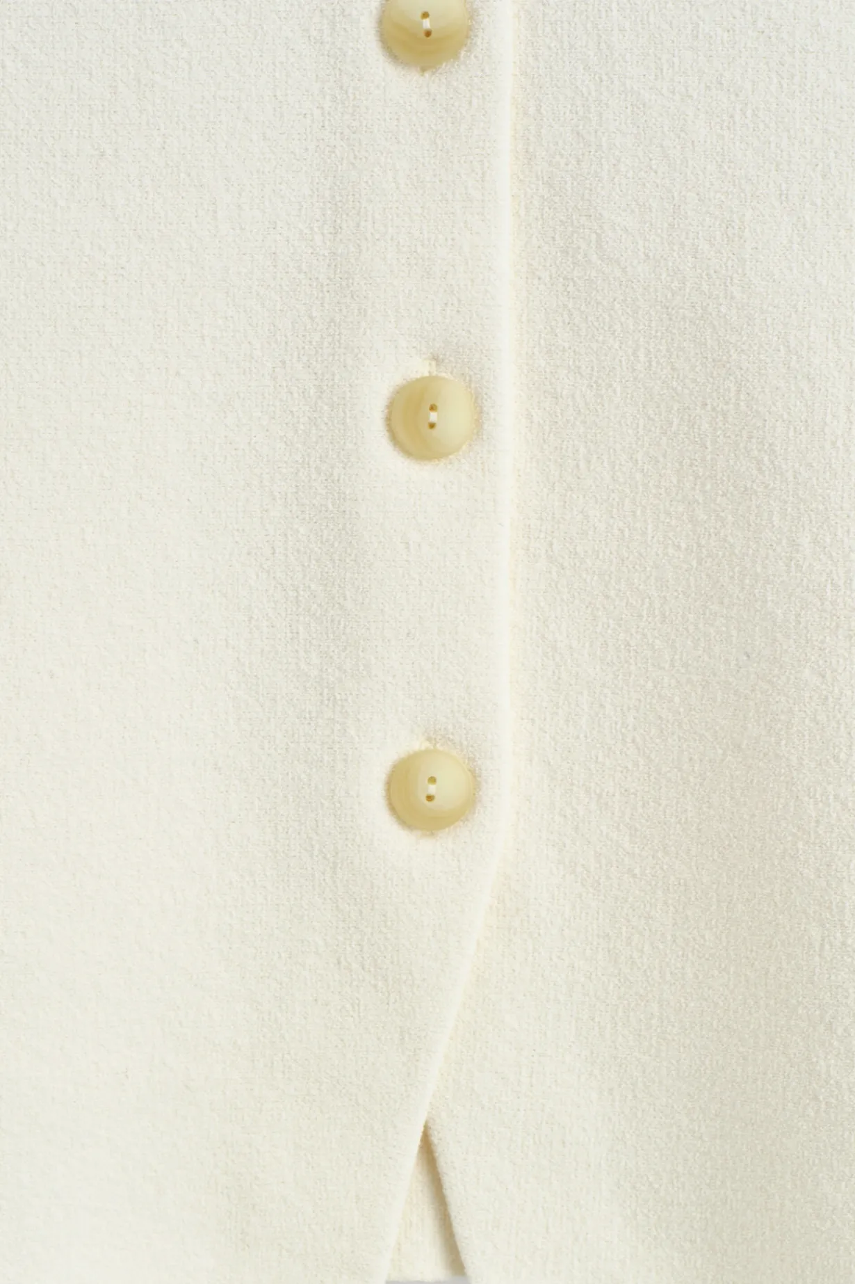 SKULPTURALE STRICKJACKE AUS BAUMWOLLE