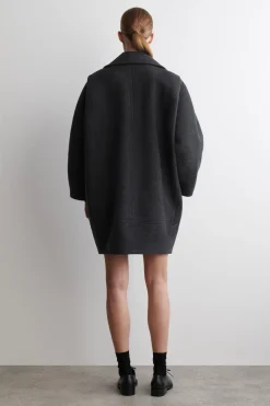 SKULPTURALER WOLLMANTEL