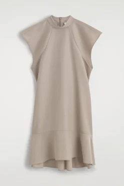 SKULPTURALES KLEID MIT HOHEM KRAGEN
