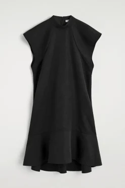 SKULPTURALES KLEID MIT HOHEM KRAGEN
