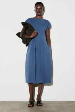 SKULPTURALES MIDIKLEID AUS JERSEY
