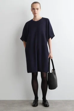SKULPTURALES MINIKLEID AUS MERINOWOLLE