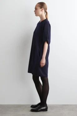 SKULPTURALES MINIKLEID AUS MERINOWOLLE