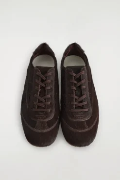 SNEAKERS AUS LEDER MIT PONYHAAR-EFFEKT