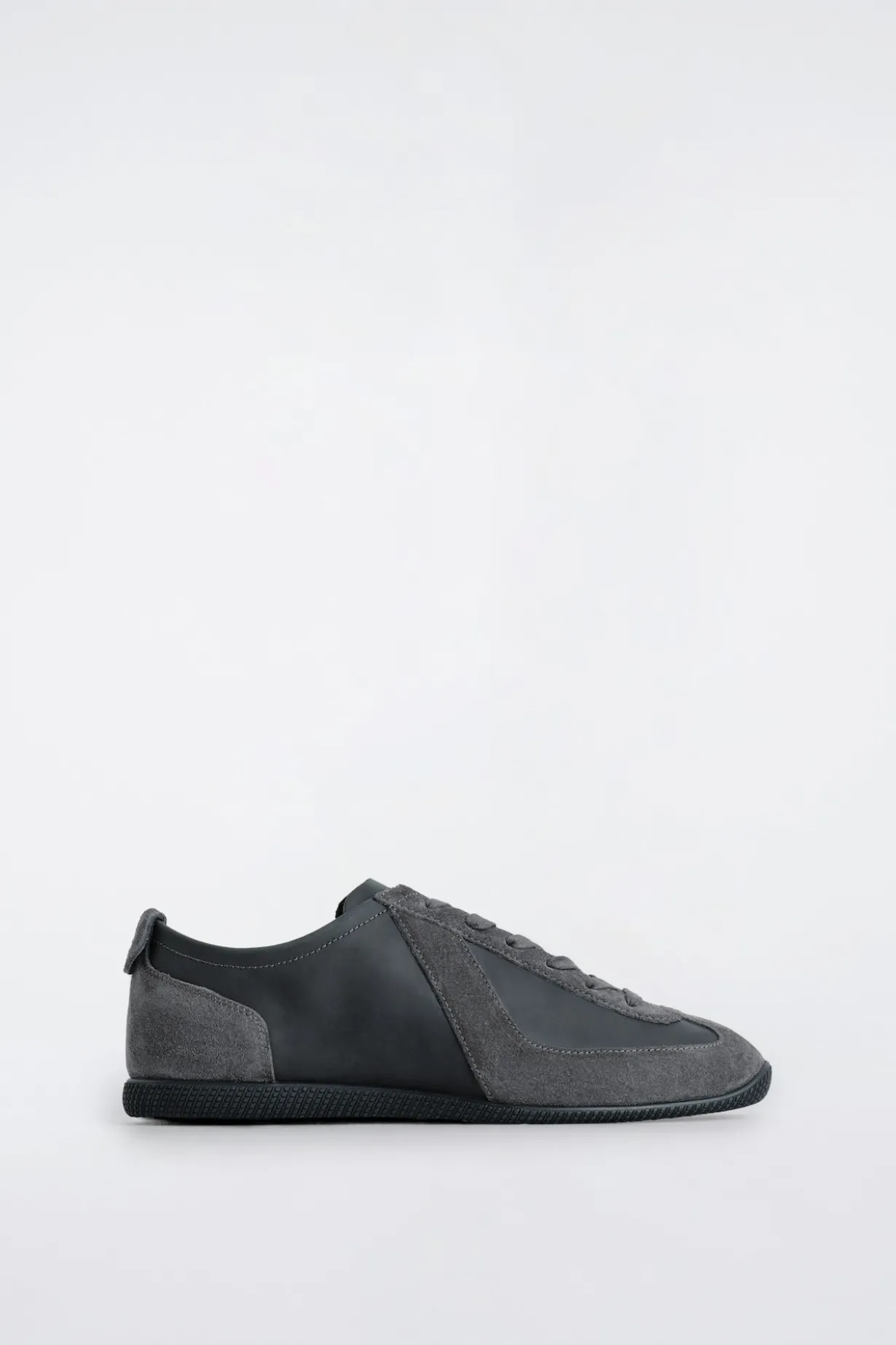 SNEAKERS AUS NUBUK- UND VELOURSLEDER