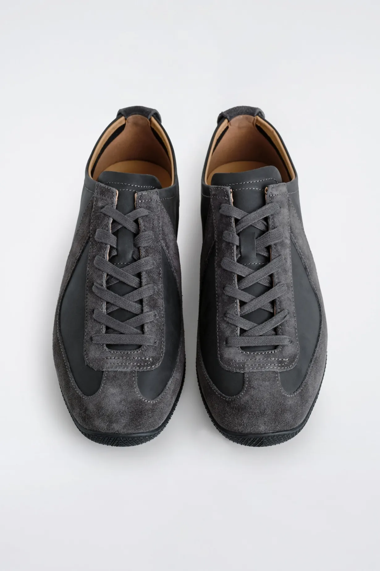 SNEAKERS AUS NUBUK- UND VELOURSLEDER