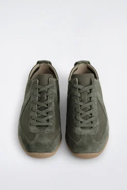 SNEAKERS AUS NUBUK- UND VELOURSLEDER