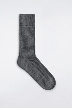 SOCKEN AUS WAFFELSTRICK