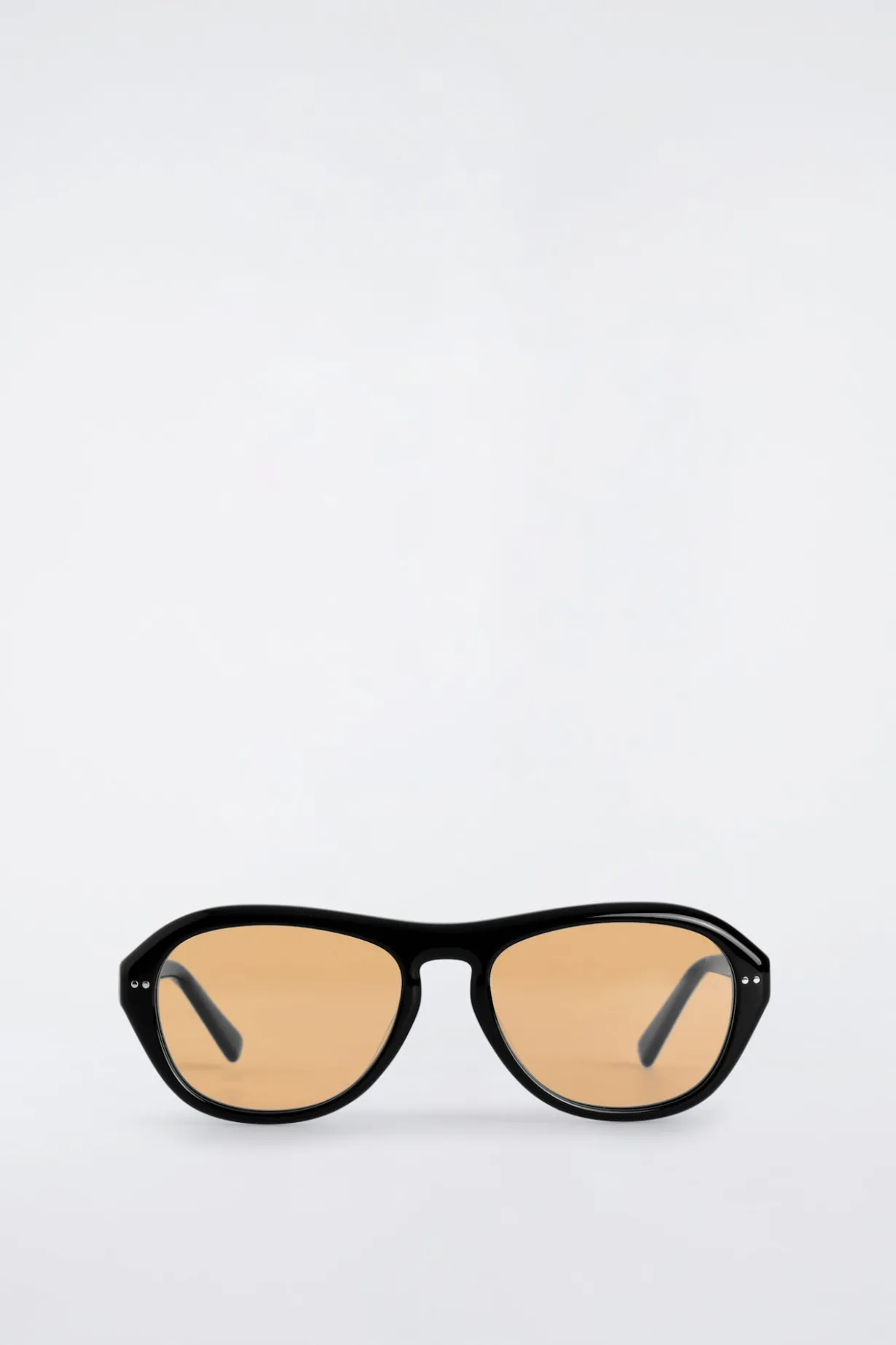 SONNENBRILLE MIT OVALEM RAHMEN