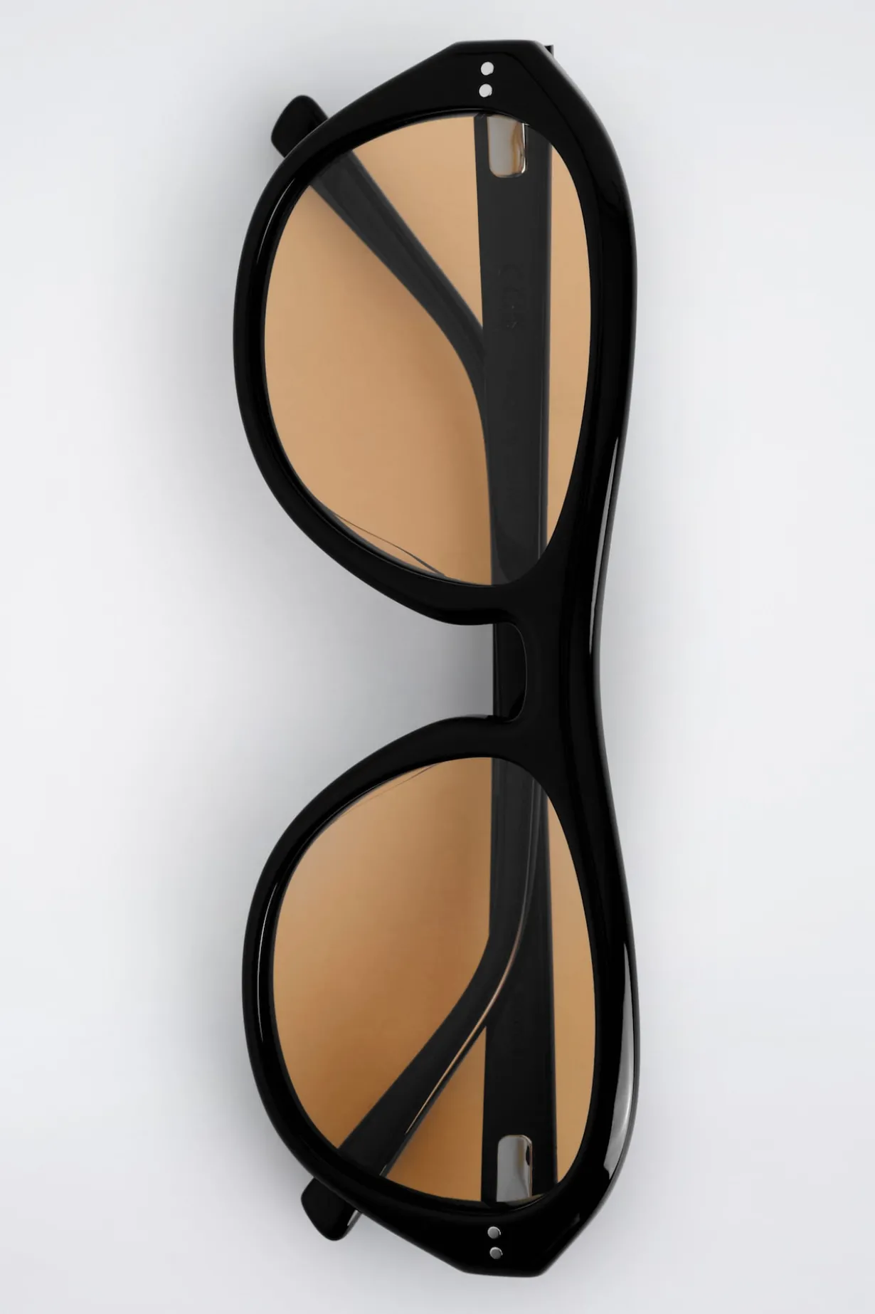 SONNENBRILLE MIT OVALEM RAHMEN