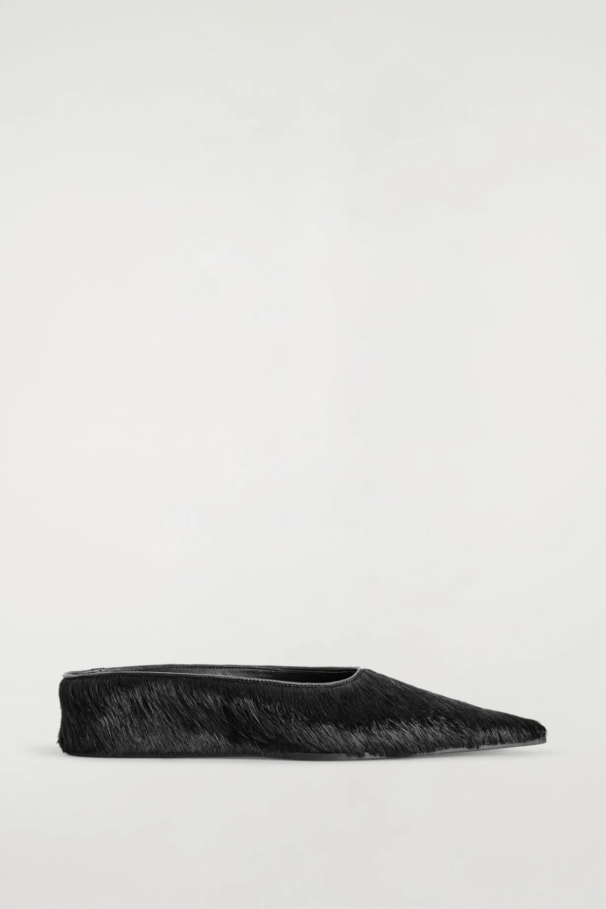 SPITZE MULES AUS LEDER MIT PONYHAAR-EFFEKT