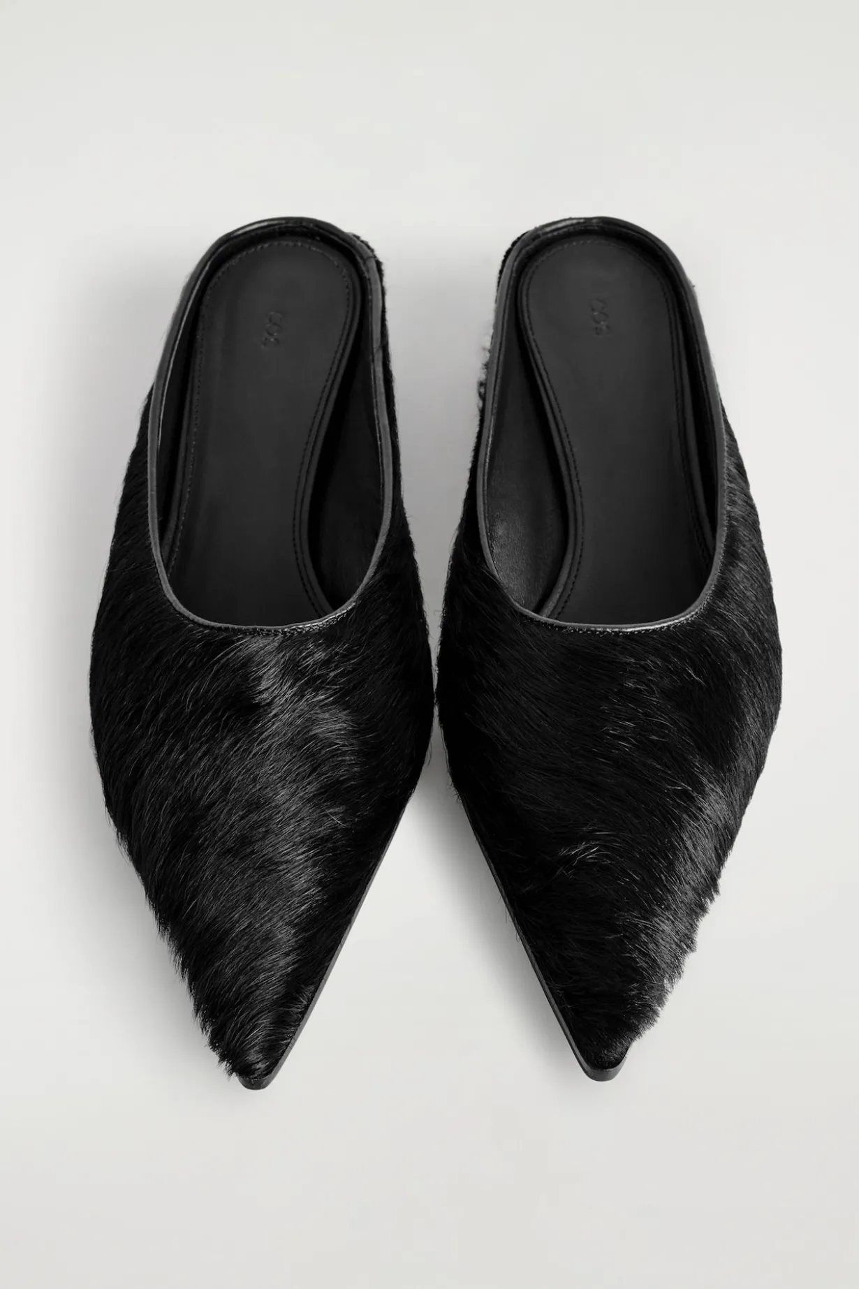 SPITZE MULES AUS LEDER MIT PONYHAAR-EFFEKT