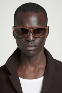 SPORTLICHE SONNENBRILLE