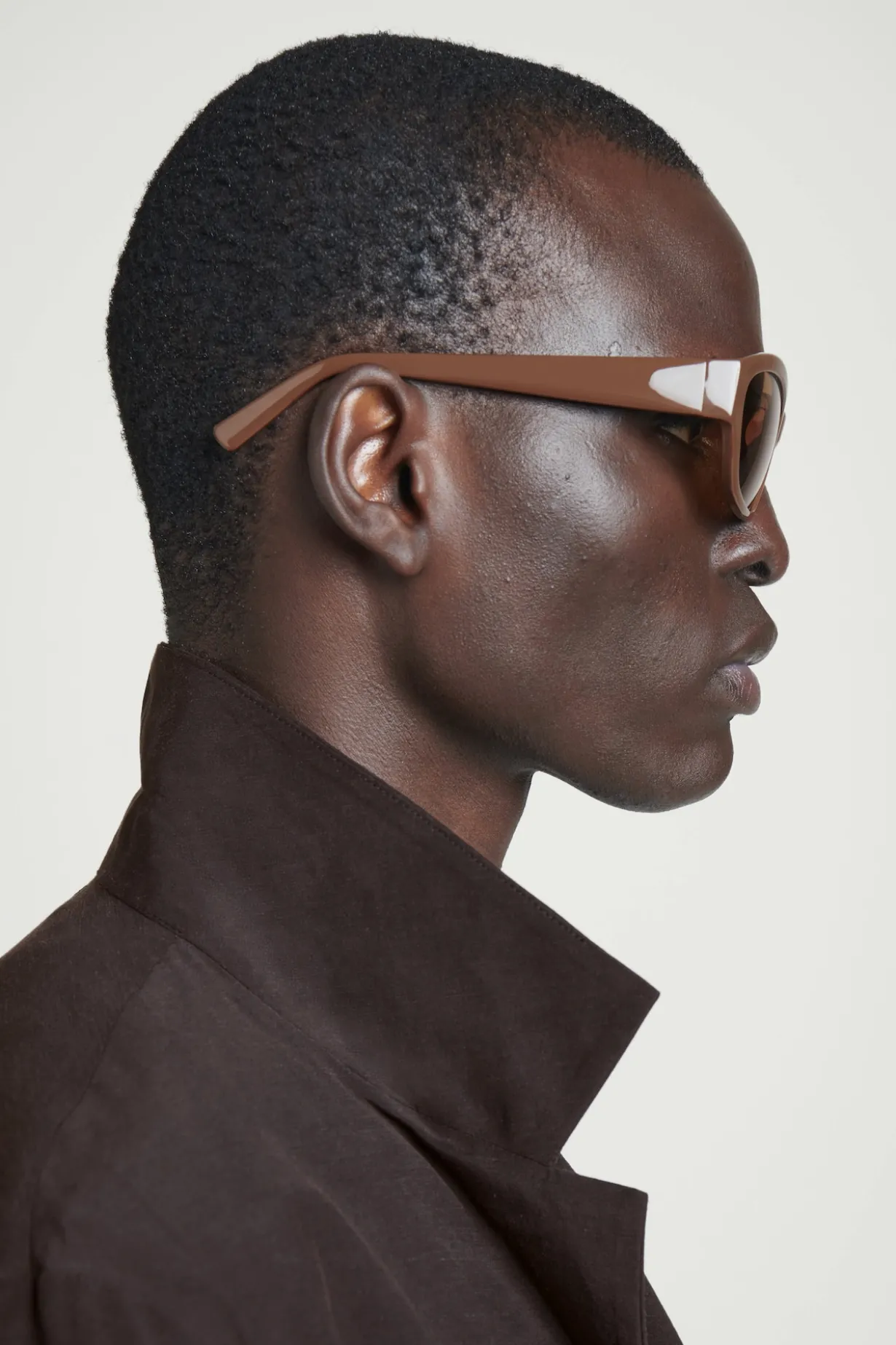 SPORTLICHE SONNENBRILLE