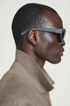 SPORTLICHE SONNENBRILLE