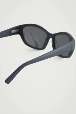 SPORTLICHE SONNENBRILLE