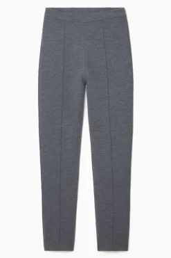STRICKHOSE MIT SCHMALER PASSFORM