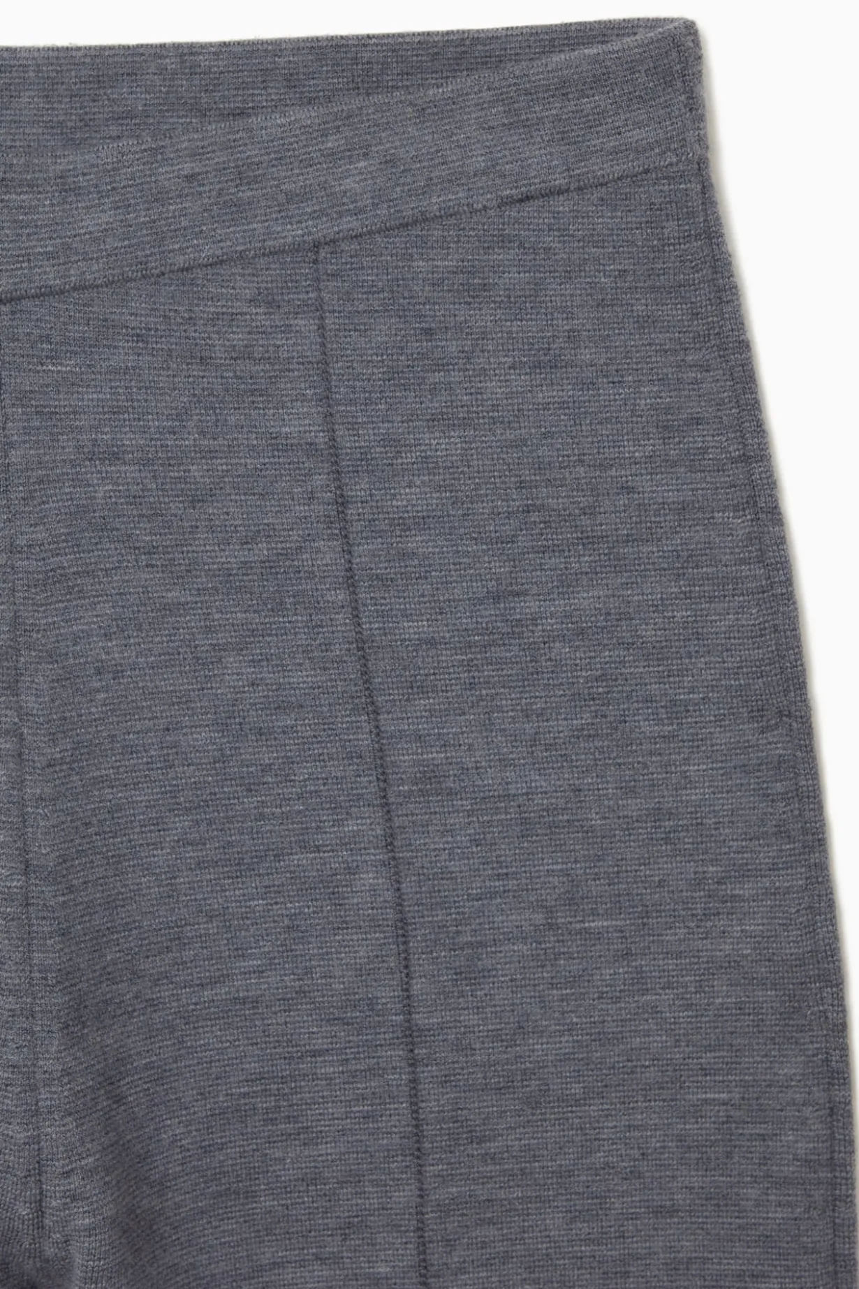 STRICKHOSE MIT SCHMALER PASSFORM