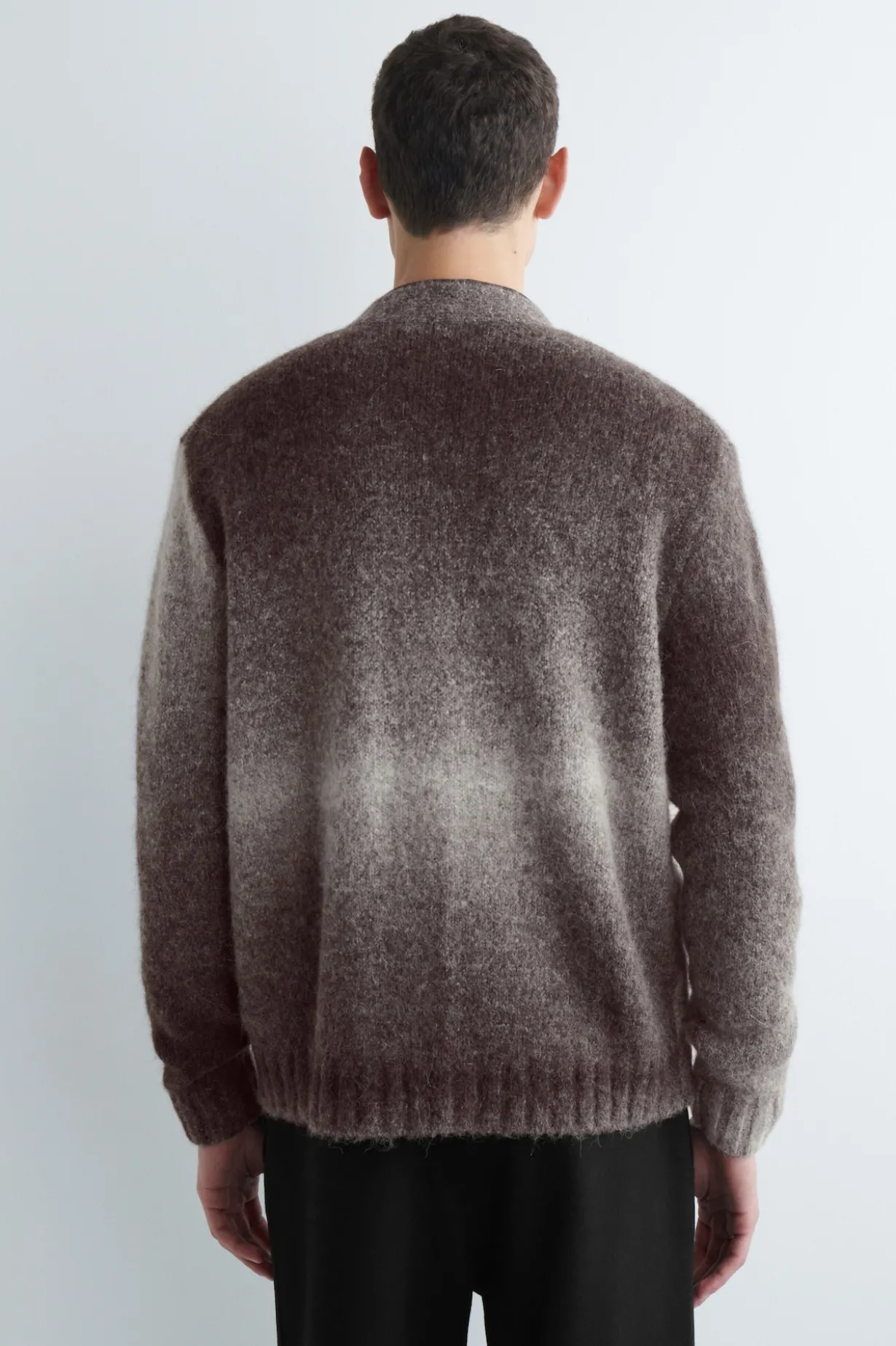 STRICKJACKE AUS ALPAKAWOLLE MIT FARBVERLAUF